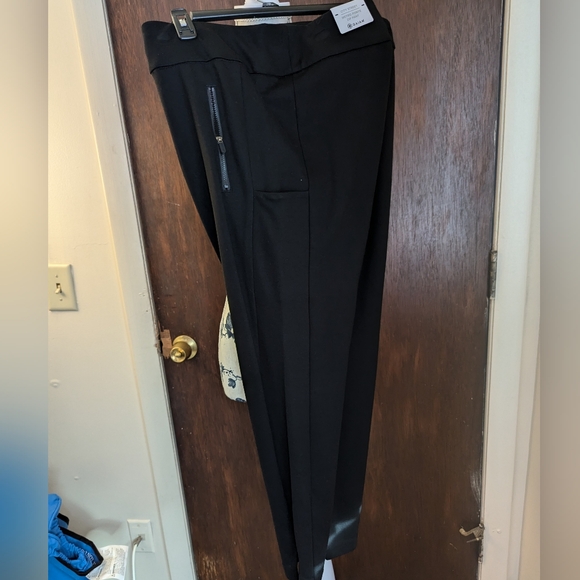 Gaiam Black High-Waisted Leggings with Zipper Pockets🆕 - Picture 4 of 6